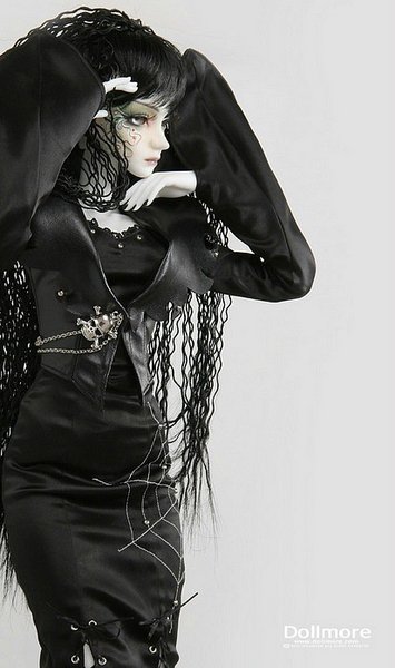 Goth Doll 002.jpg