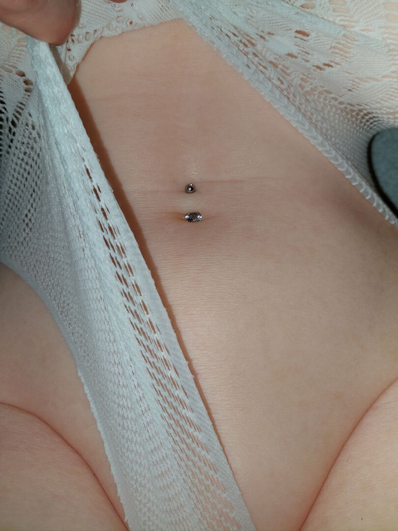 Belly piercing.jpg