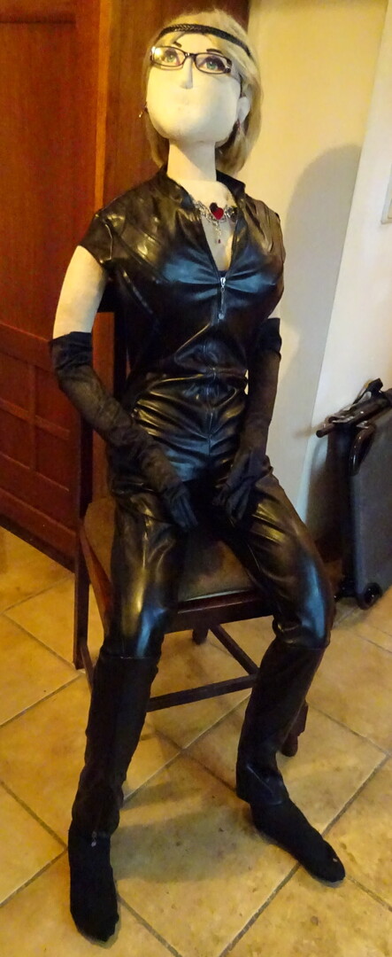 Anette_CatSuit_01.jpg