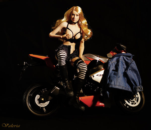 valeria-the-biker1.jpg