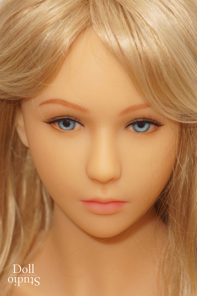 Kaede on body style DH161 with blue eyes, honey light skin tone and custom wig