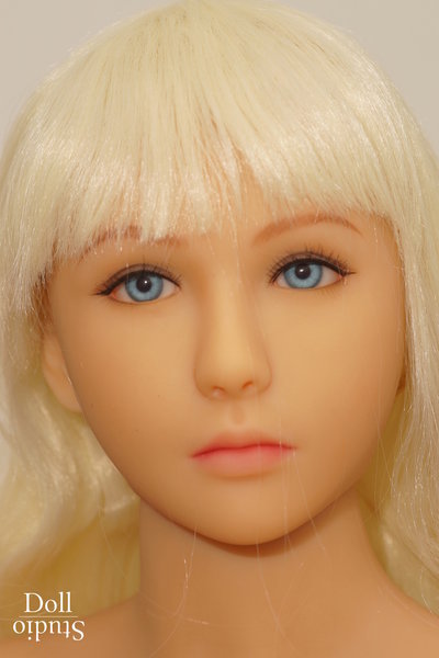 Kaede on body style DH161 with blue eyes, honey light skin tone and custom wig