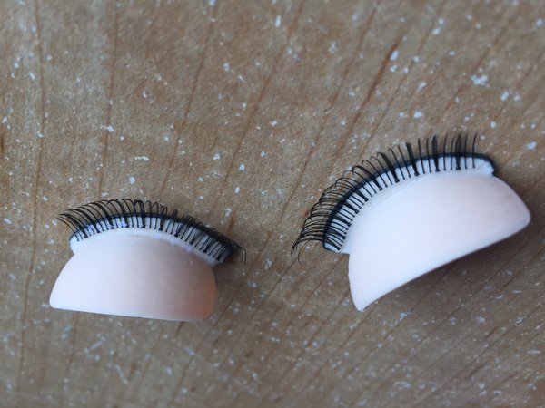 Eyelash holder - I glued these on with standard eyelash glue and they're not moving!