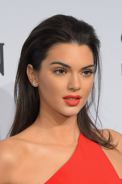 kendall-jenner-overlining-lips-lipstick-main.jpg