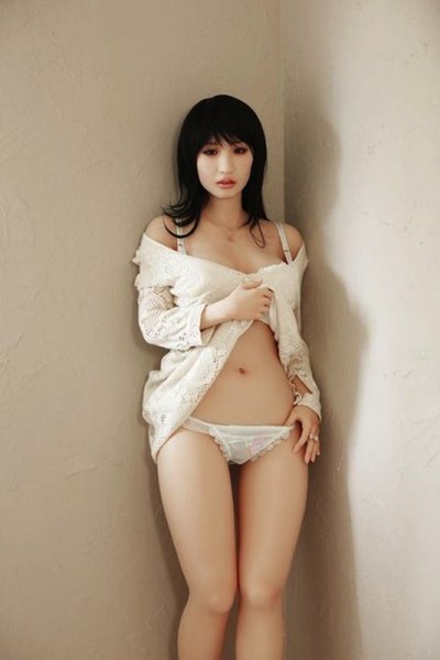 Hyperrealist dolls  (1).jpg