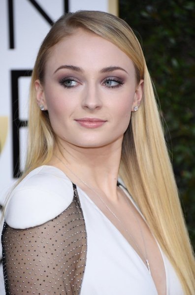 SOPHIE TURNER.jpg