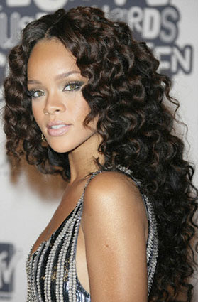 rihanna-long-wavy-haircut.jpg