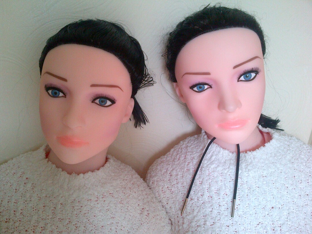 Andrea left, Marina (choker) right