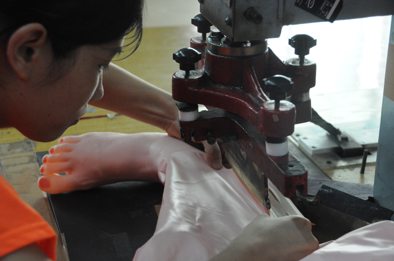 Doll feet stitching process
