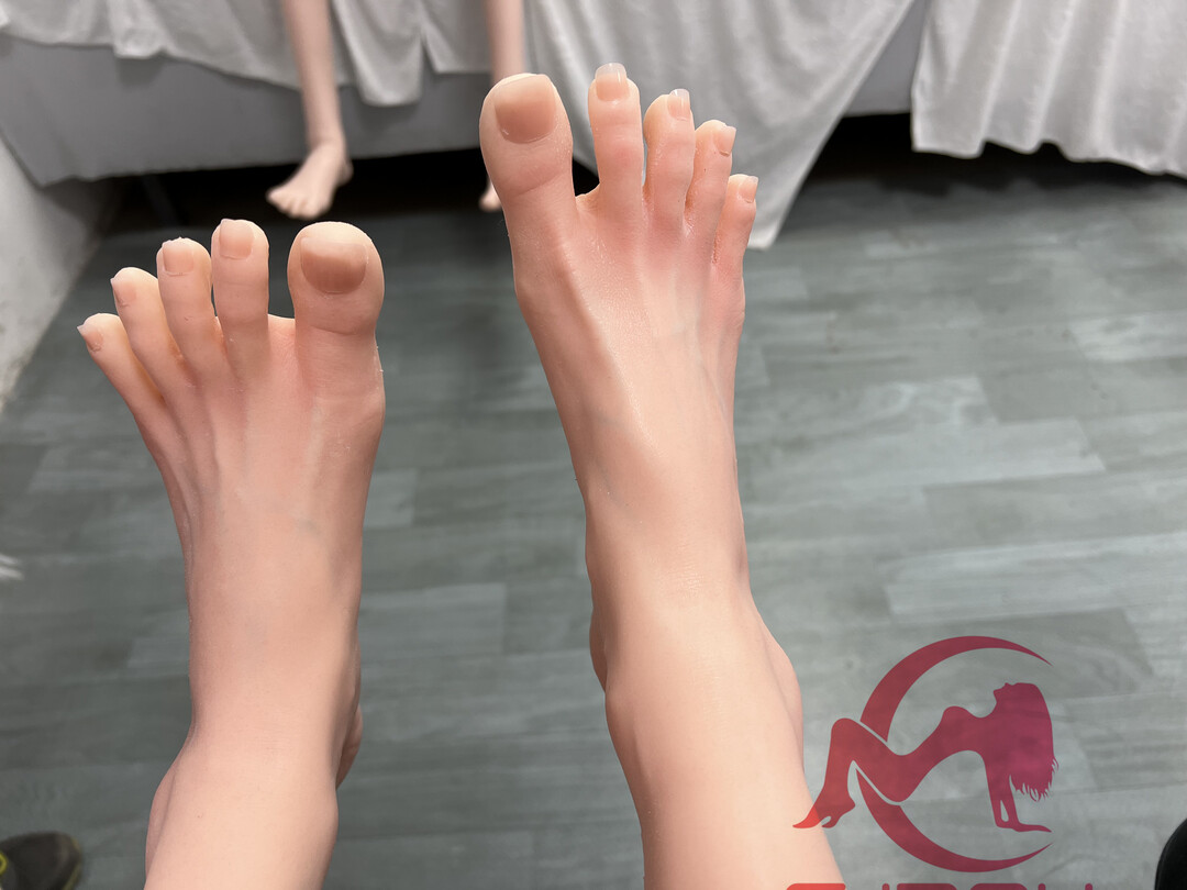 Detail for Feet.jpg