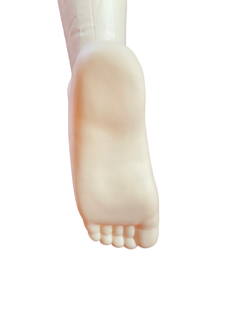 13-Leticia_PVC_doll_inflate_Feet 2.png