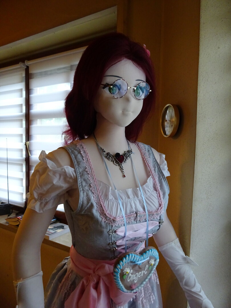 Petra_Dirndl_Posing_05.jpg