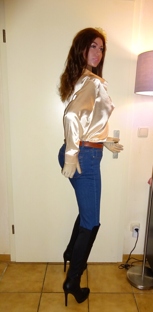 Maria_Jeans_Satin_Blouse_04.jpg