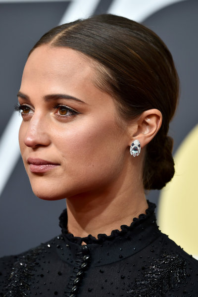 Alicia+Vikander+Updos+Chignon+WncXCEAfo8ex.jpg