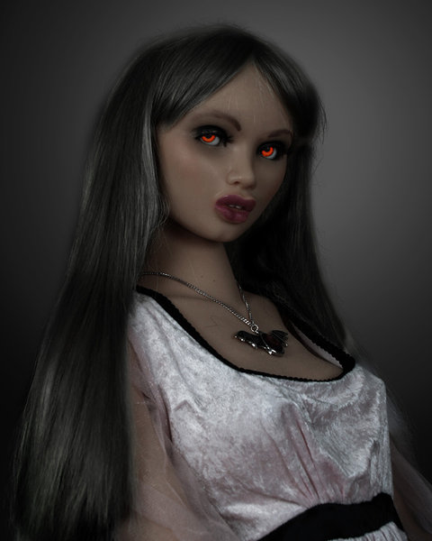 Chloe The Vamp01.jpg