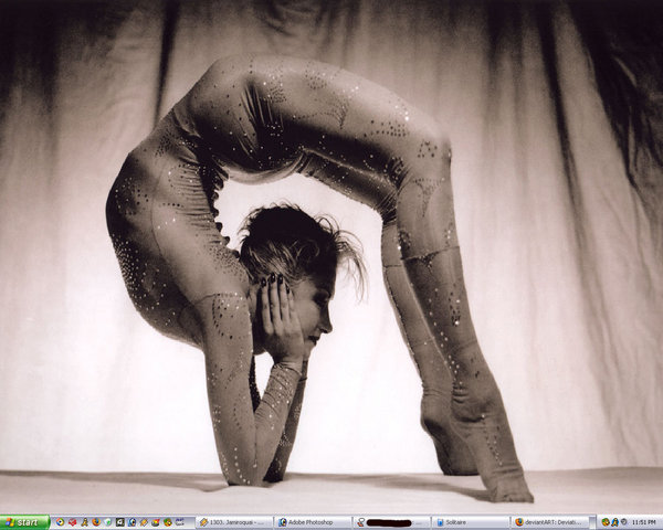 Contortionist_by_pirotesse.jpg