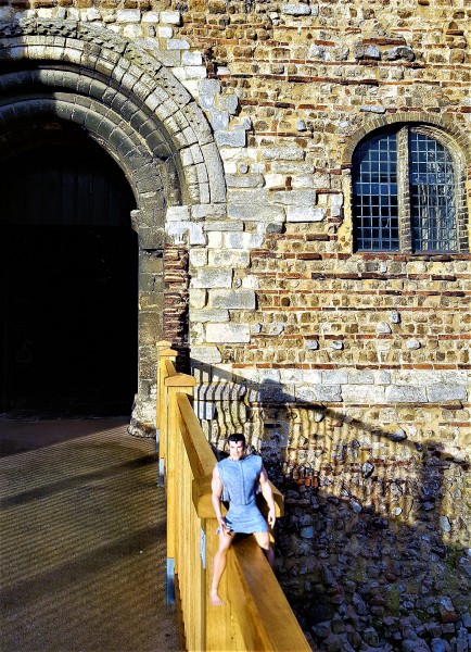 'Roman' Tom with Roman-Norman Castle in town centre.jpg
