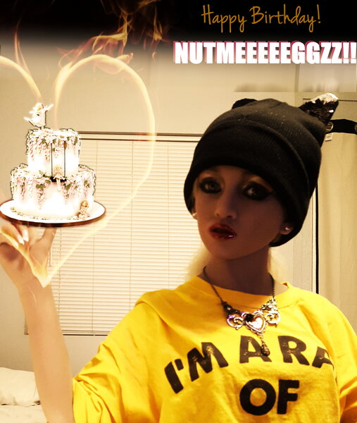 Yes...it is a small cake on purpose...because Nutmegz is small.  :) :)