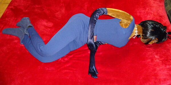 Roxi_in_blue_Catsuit_05.jpg