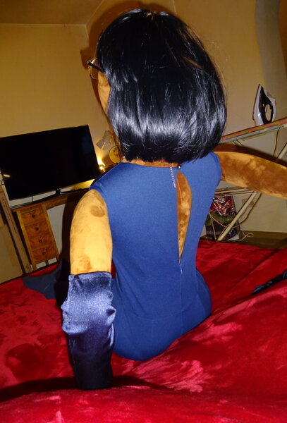 Roxi_in_blue_Catsuit_01.jpg